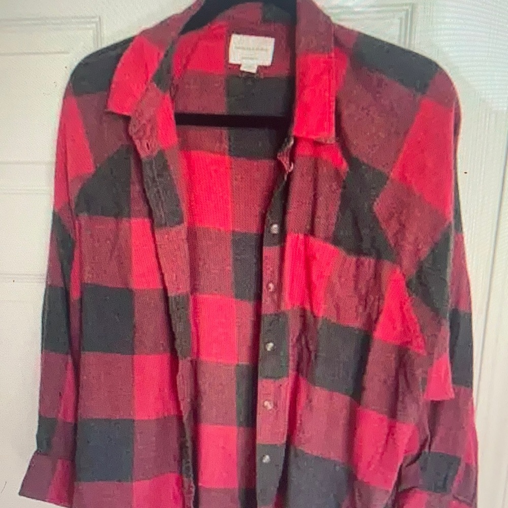 American Eagle Red and Black Buffalo Plaid Flannel Button-Down Shirt Medium